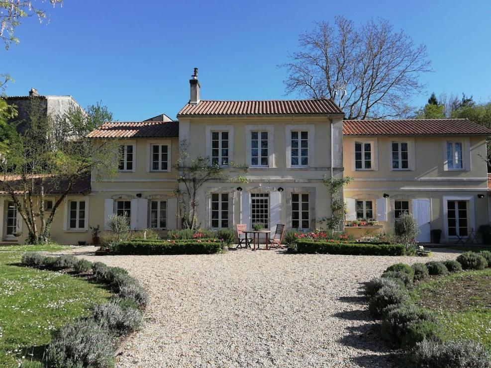 Bourg-Charente Le Domaine Des Platanes Bed & Breakfast エクステリア 写真