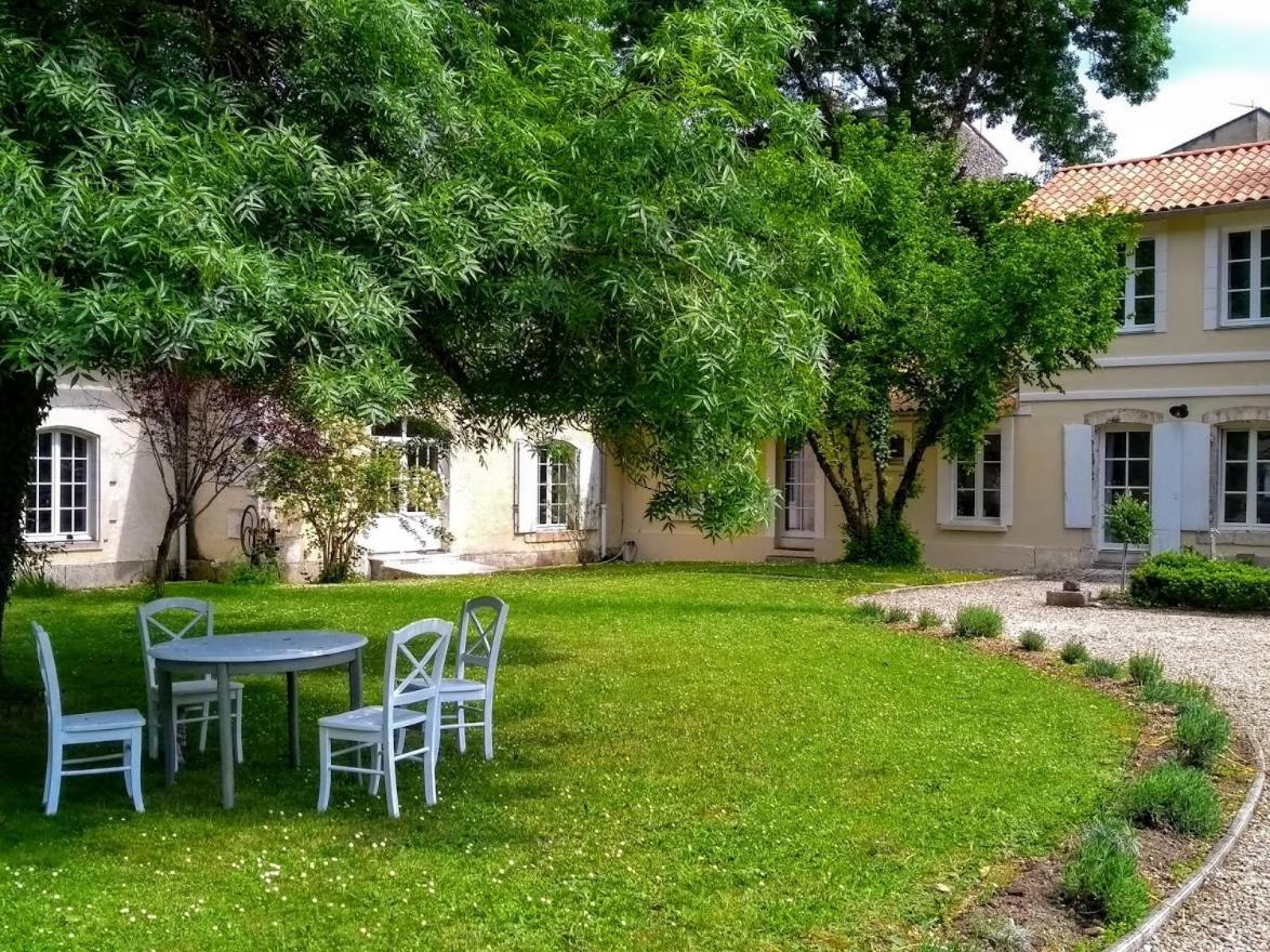 Bourg-Charente Le Domaine Des Platanes Bed & Breakfast エクステリア 写真