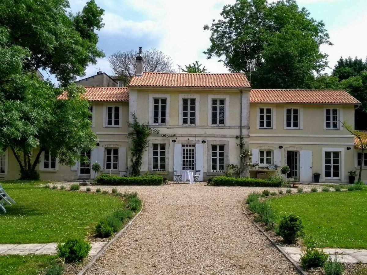 Bourg-Charente Le Domaine Des Platanes Bed & Breakfast エクステリア 写真